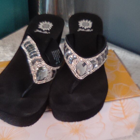 Rhinestone Bling Flip Flops - Picture 5 of 5